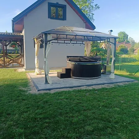 Jesionowy Zakatek Z Balia Blisko Jeziora Holiday home Piasutno